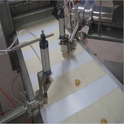 百葉包定量注餡機，定量精準，誤差小，效率高